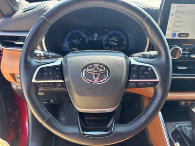 2023 Toyota Highlander Hybrid Platinum