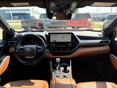 2023 Toyota Highlander Hybrid Platinum