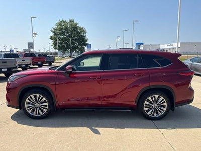 2023 Toyota Highlander Hybrid Platinum