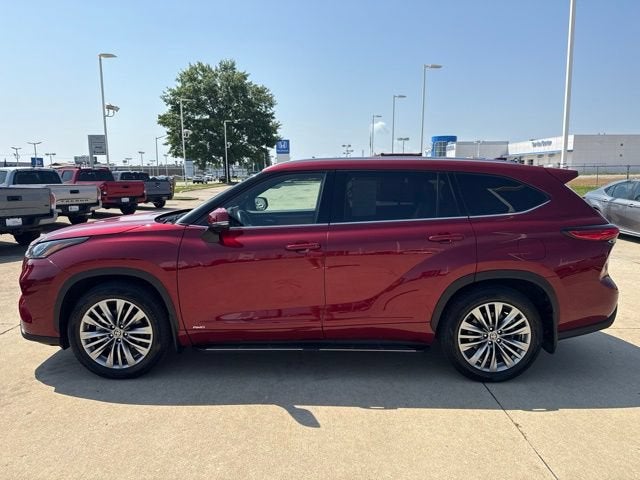 2023 Toyota Highlander Hybrid Platinum