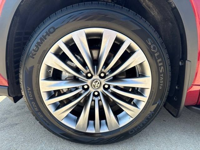 2023 Toyota Highlander Hybrid Platinum