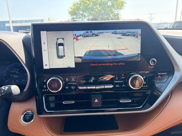 2023 Toyota Highlander Hybrid Platinum