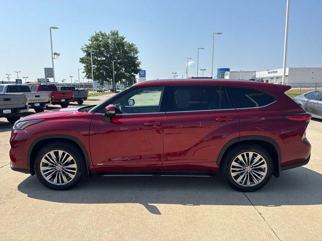 2023 Toyota Highlander Hybrid Platinum