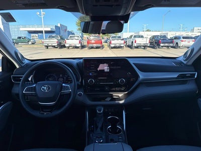 2025 Toyota Highlander Platinum
