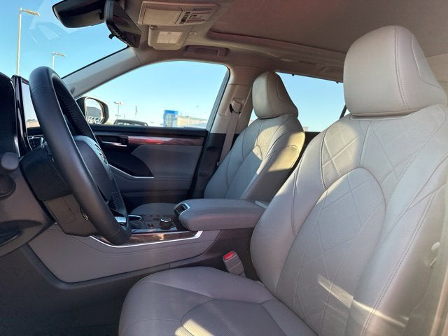 2025 Toyota Highlander Platinum