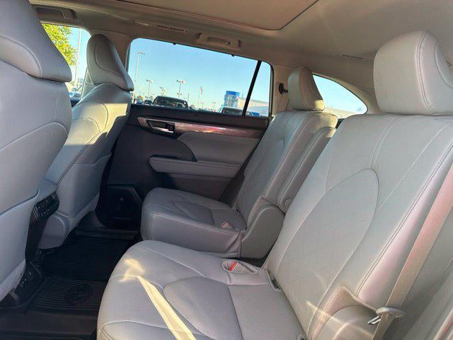2025 Toyota Highlander Platinum