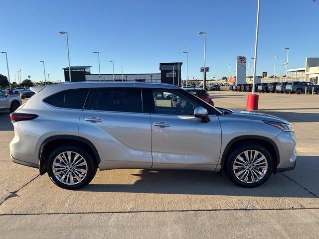 2025 Toyota Highlander Platinum