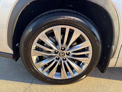 2025 Toyota Highlander Platinum
