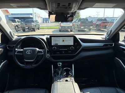 2025 Toyota Highlander Platinum