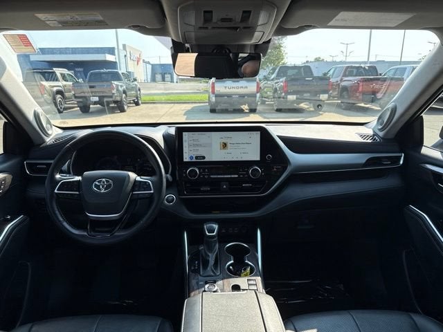2025 Toyota Highlander Platinum