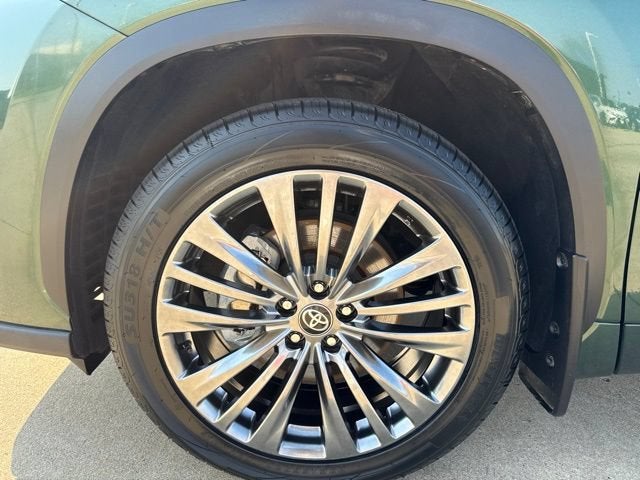 2025 Toyota Highlander Platinum