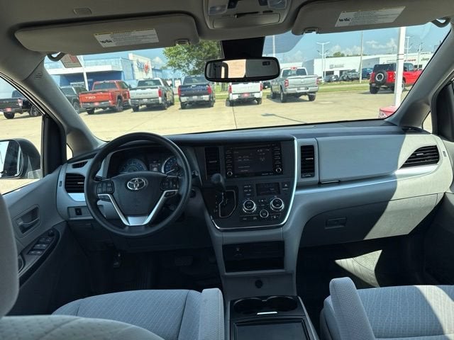 2019 Toyota Sienna LE