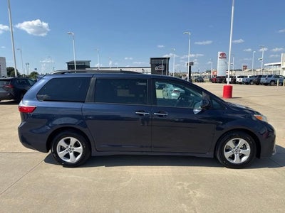 2019 Toyota Sienna LE