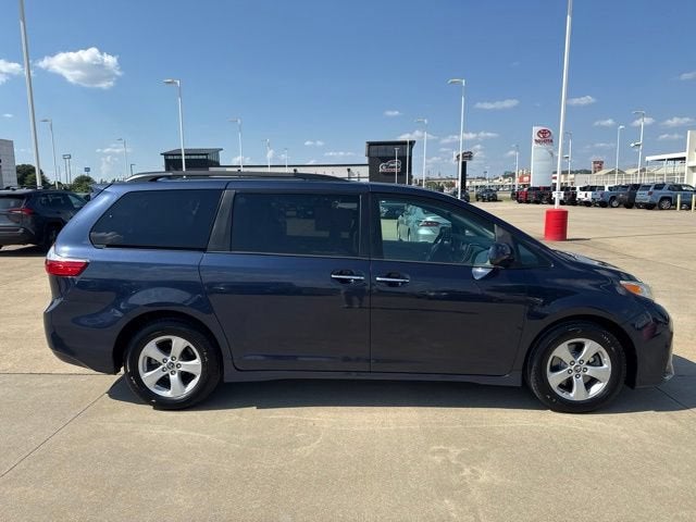 2019 Toyota Sienna LE