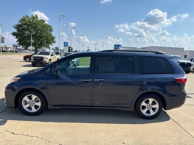 2019 Toyota Sienna LE