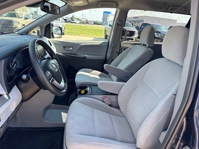 2019 Toyota Sienna LE