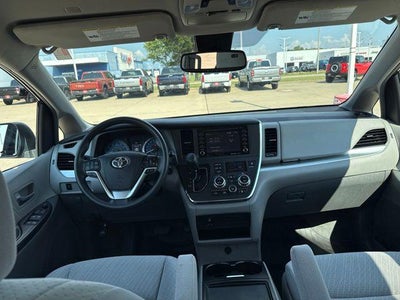 2019 Toyota Sienna LE