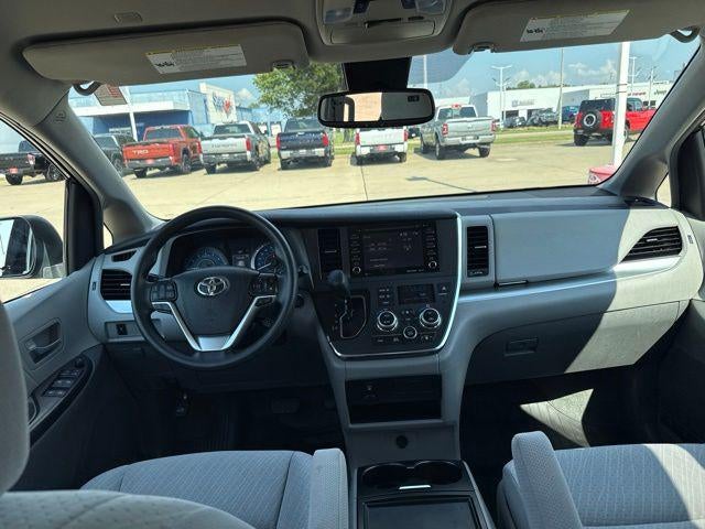 2019 Toyota Sienna LE