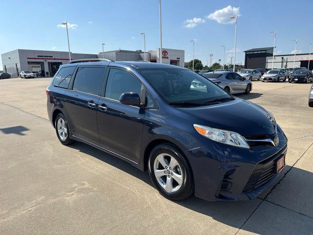 2019 Toyota Sienna LE