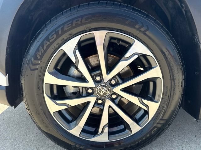 2022 Toyota Corolla Cross XLE