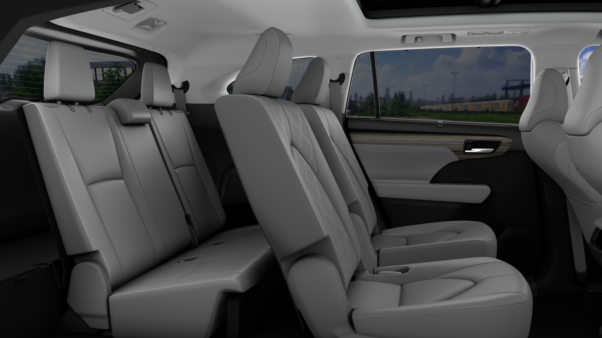 2026 Toyota Highlander Hybrid Platinum